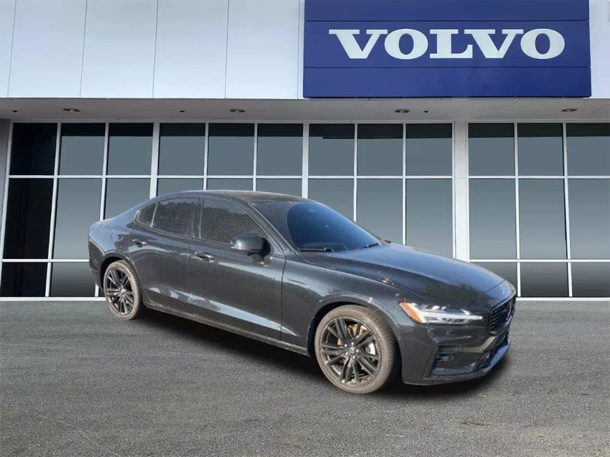 2024 Volvo S60 B5 Plus Black Edition photo 1