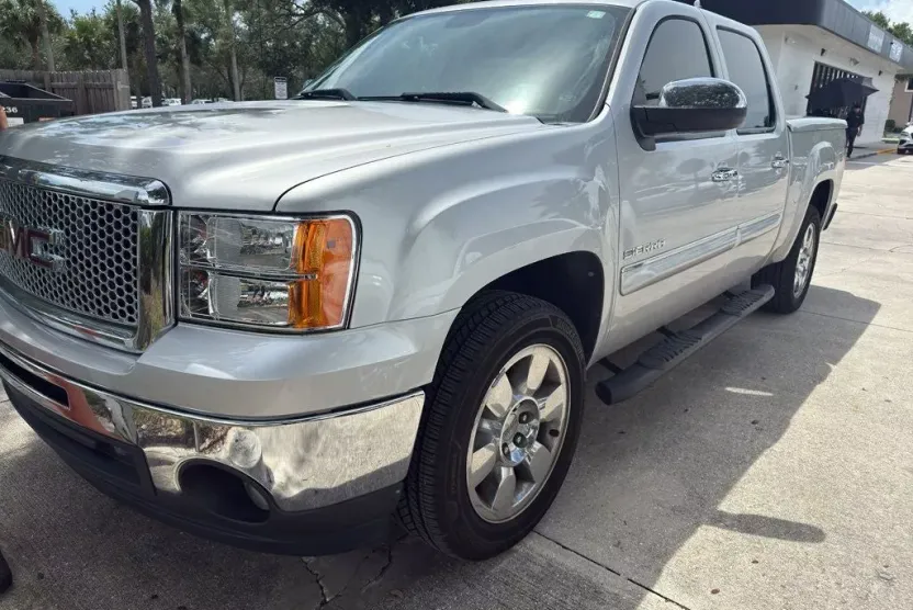 2011 Gmc Sierra SLE photo 1