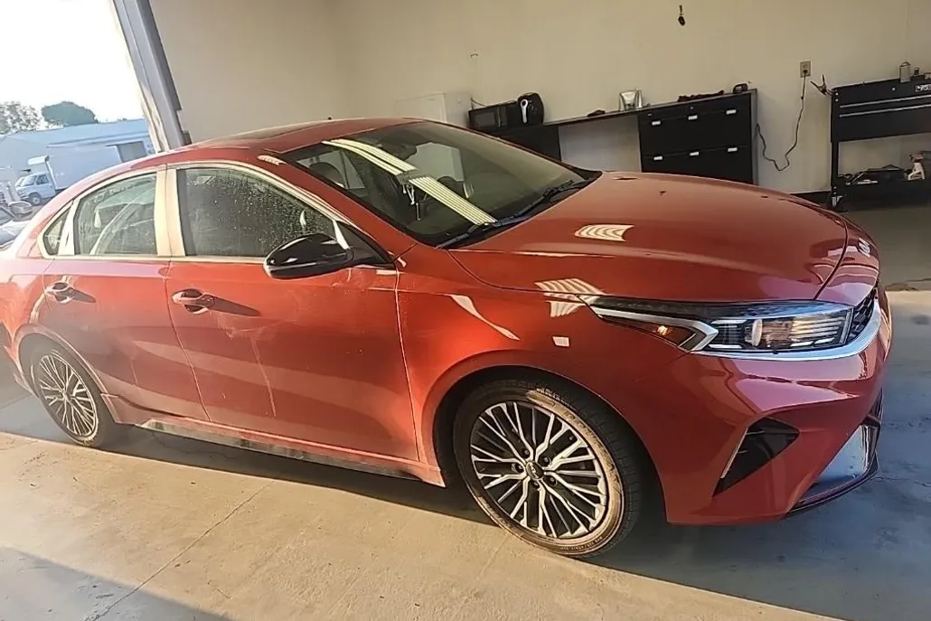2022 Kia Forte GT-Line photo 1