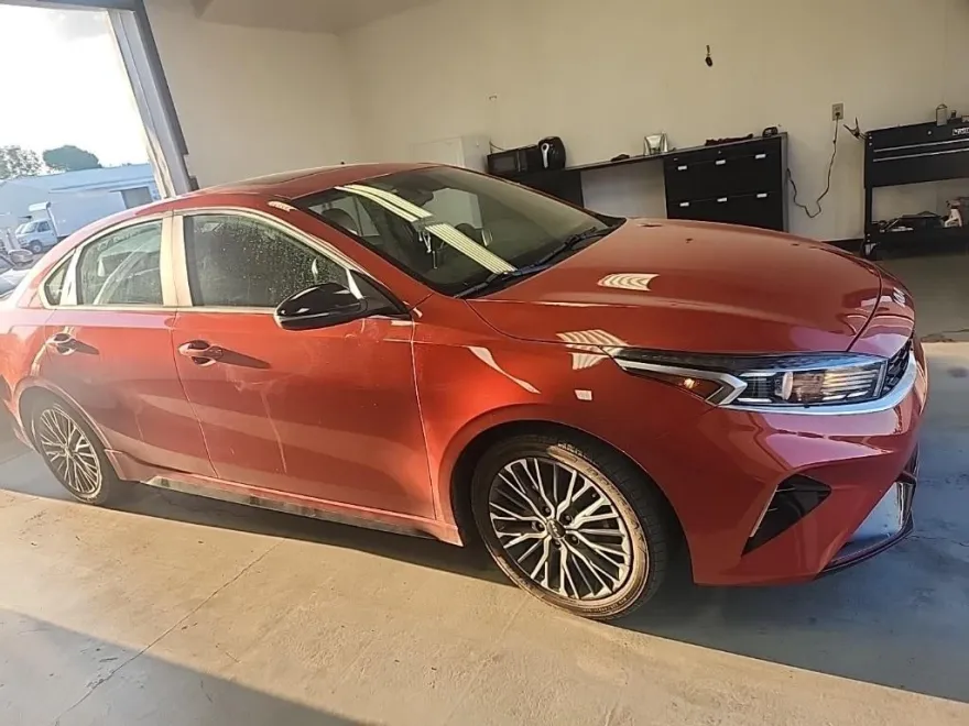 2022 Kia Forte GT-Line photo 1