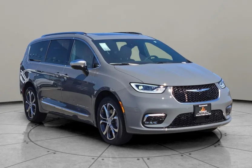 2025 Chrysler Pacifica Pinnacle photo 1