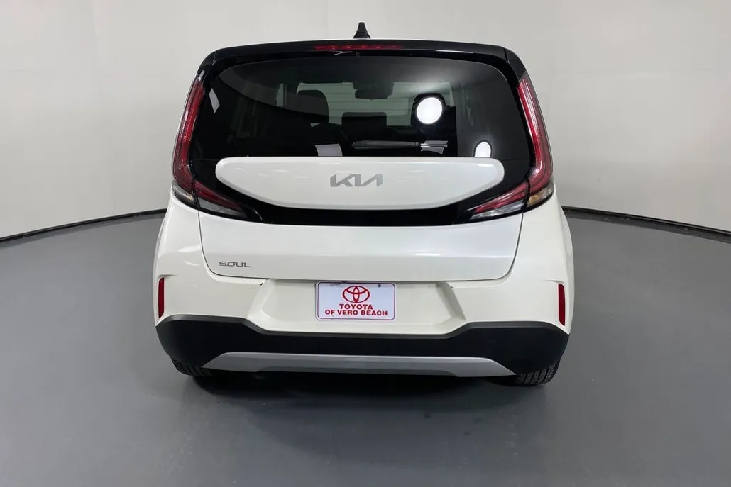 2023 Kia Soul LX photo 1