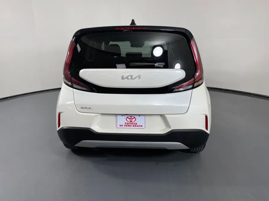 2023 Kia Soul LX photo 1