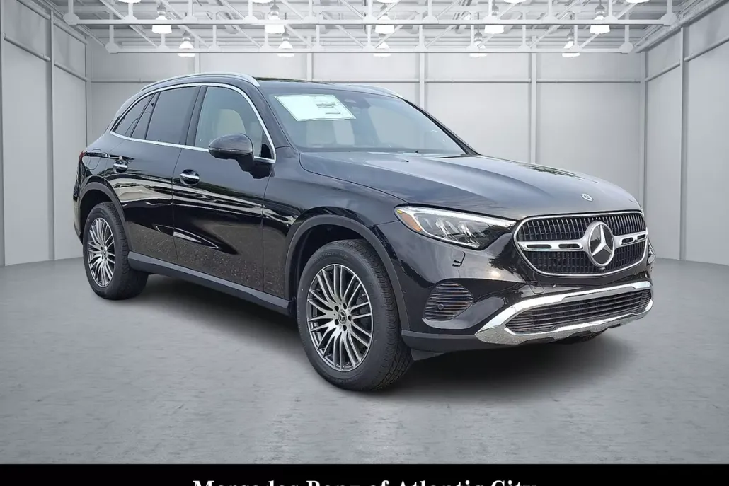 2025 Mercedes Benz GLC 300 4MATIC photo 1