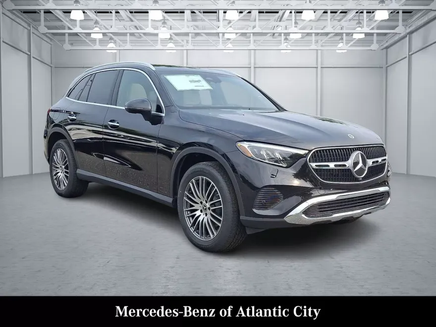 2025 Mercedes Benz GLC 300 4MATIC photo 1