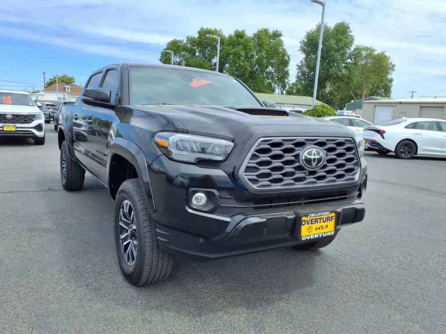 2023 Toyota Tacoma TRD photo 1