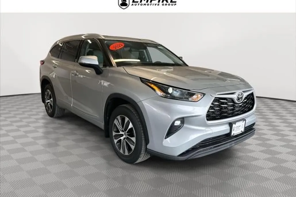2022 Toyota Highlander XLE photo 1