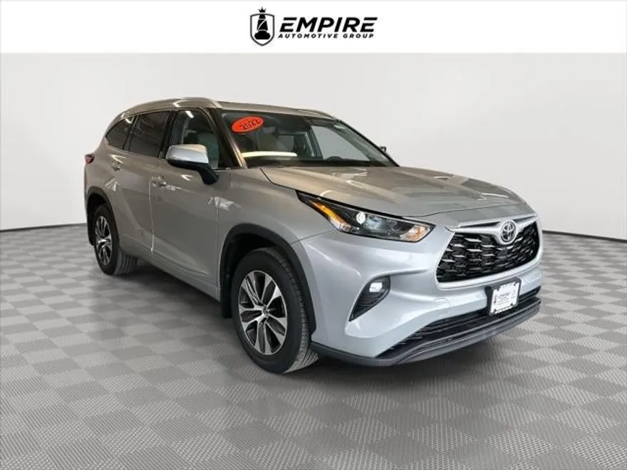 2022 Toyota Highlander XLE photo 1