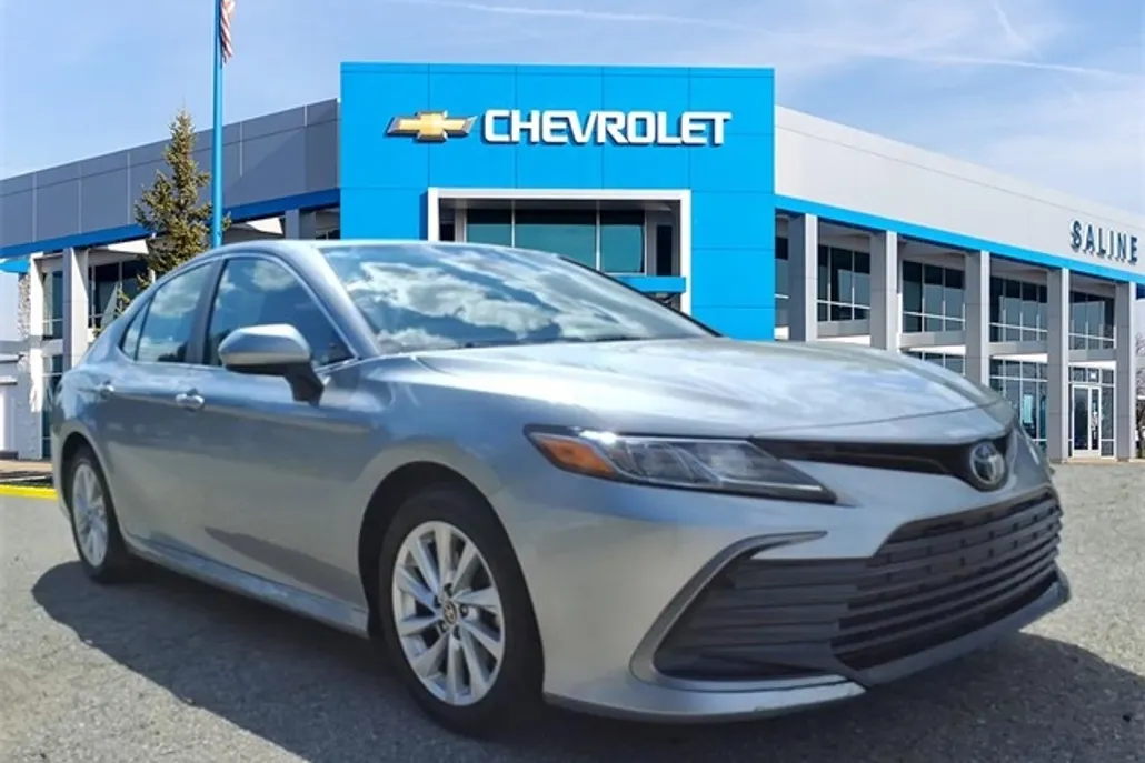2023 Toyota Camry LE photo 1