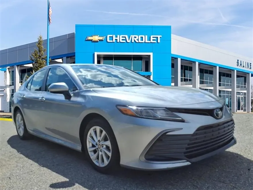2023 Toyota Camry LE photo 1