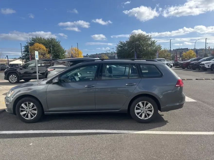 2015 Volkswagen Golf SportWagen S photo 1