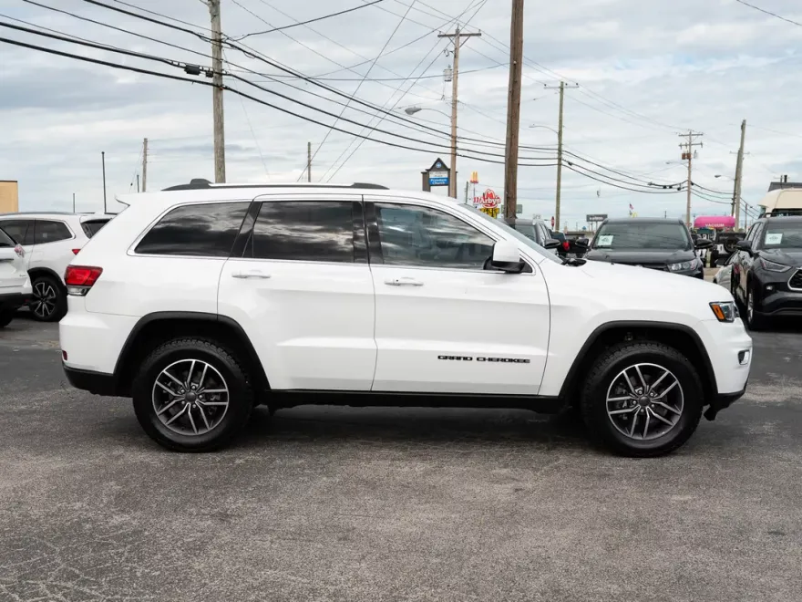 2020 Jeep Grand Cherokee Laredo E photo 1