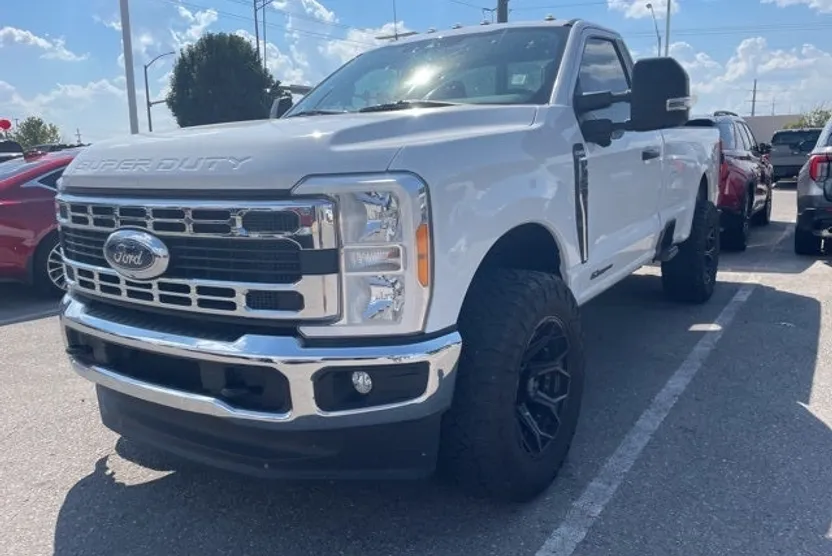 2023 Ford F-350 photo 1