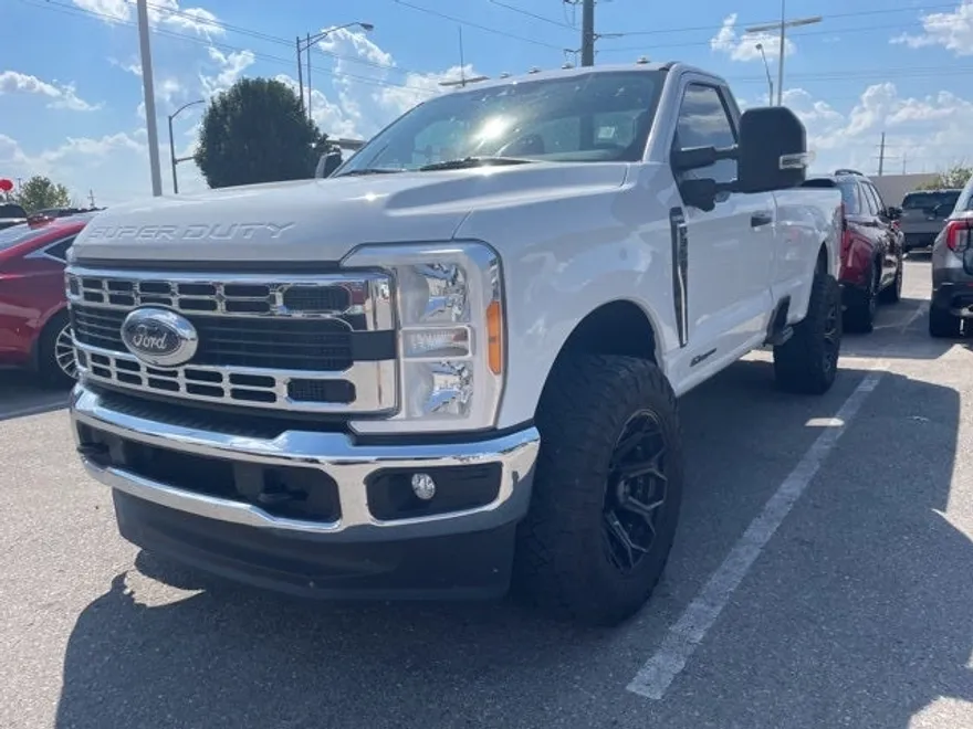 2023 Ford F-350 photo 1