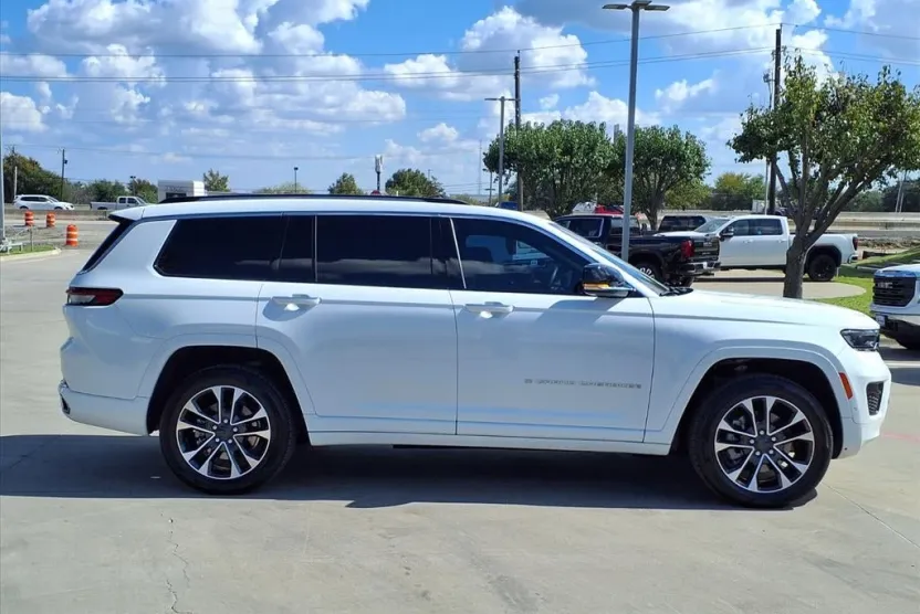 2021 Jeep Grand Cherokee Overland photo 1