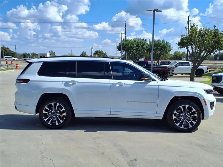 2021 Jeep Grand Cherokee Overland photo 1