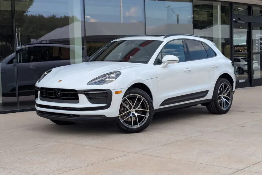 2026 Porsche Macan T photo 1