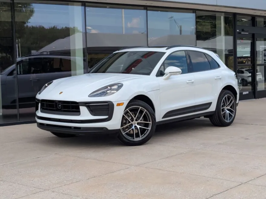 2026 Porsche Macan T photo 1