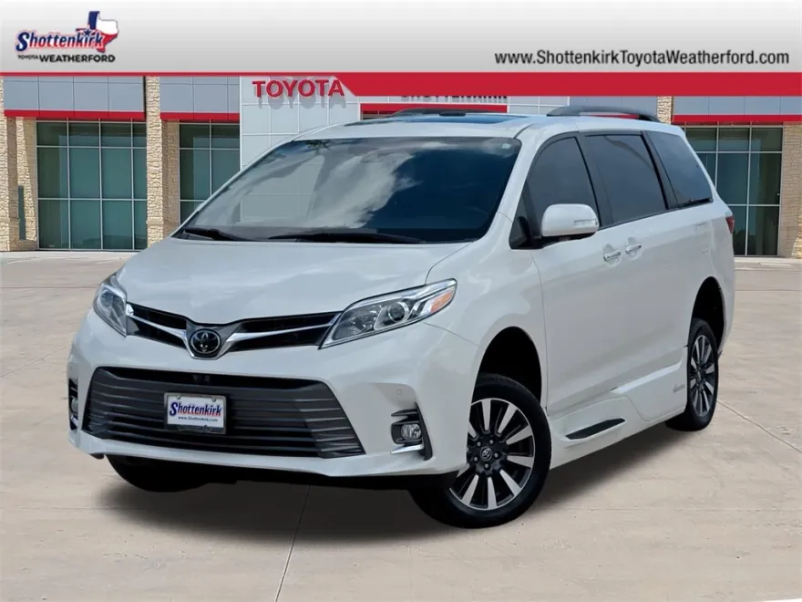 2019 Toyota Sienna Limited Premium photo 1