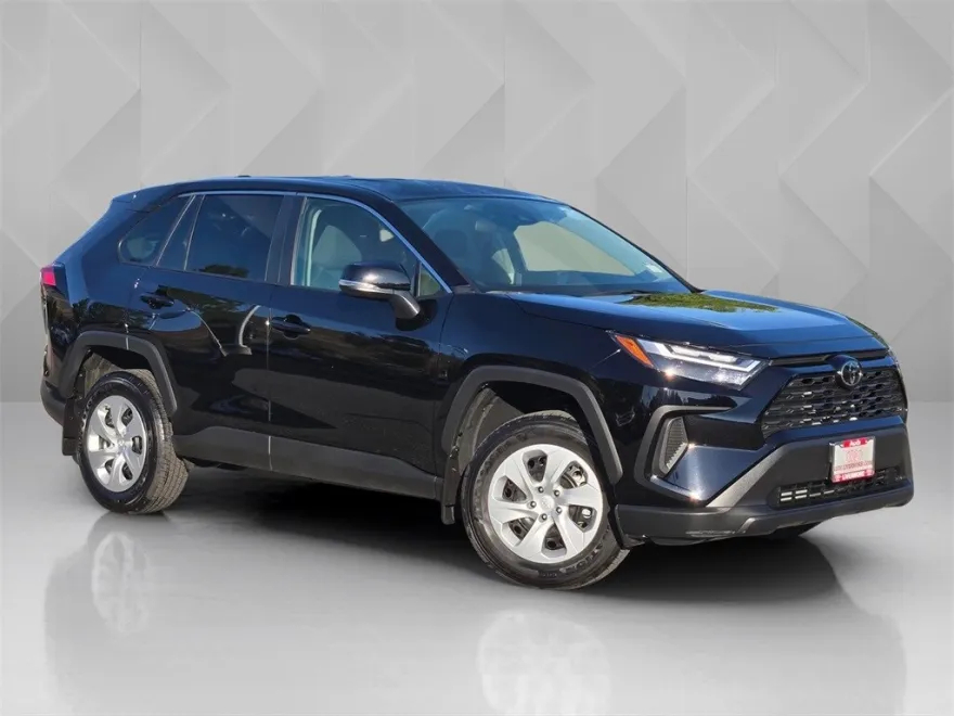 2025 Toyota RAV4 LE photo 1
