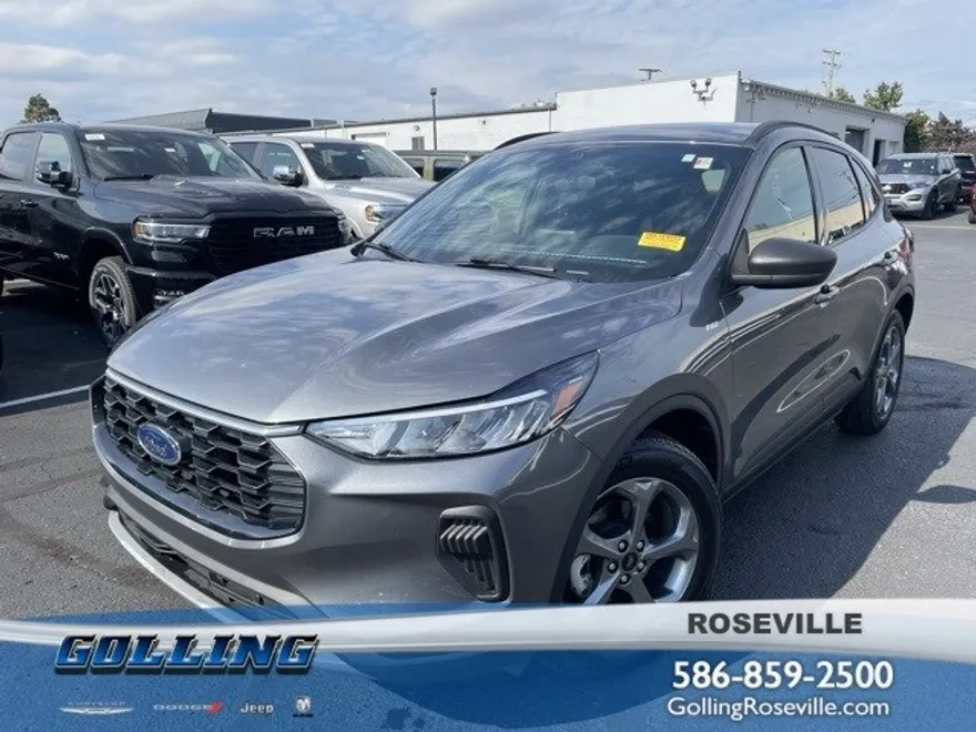 2025 Ford Escape ST-Line photo 1