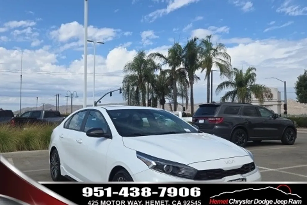 2024 Kia Forte GT-Line photo 1