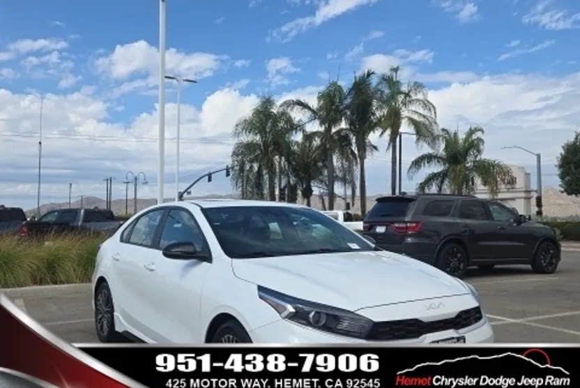 2024 Kia Forte GT-Line photo 1