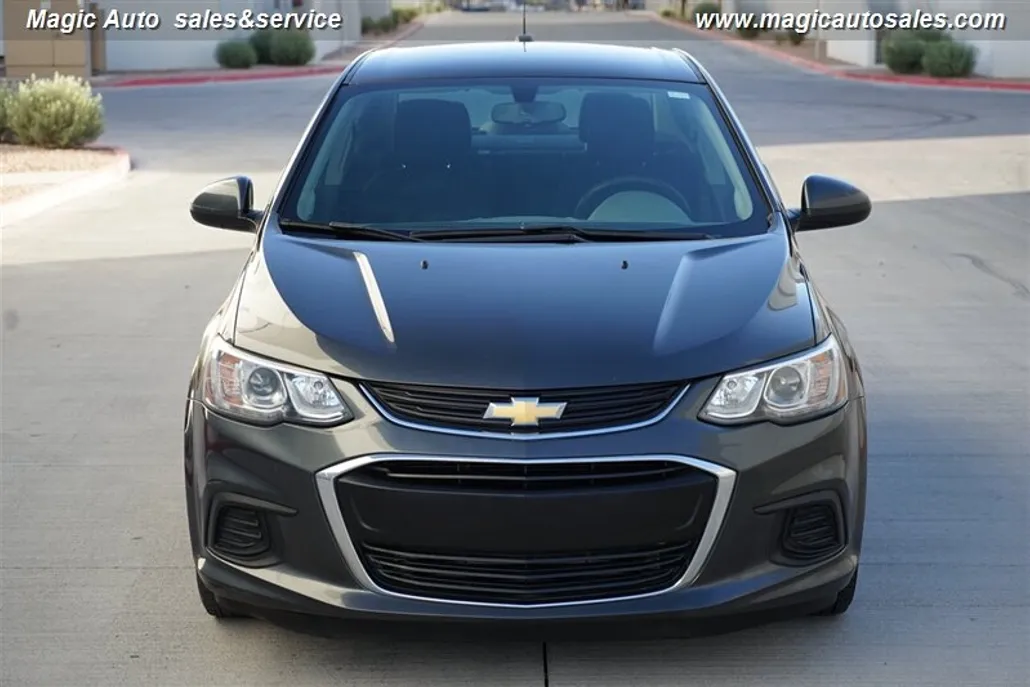 2019 Chevrolet Sonic LT photo 1