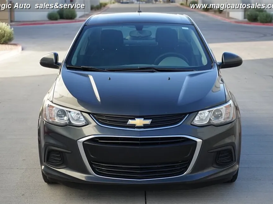 2019 Chevrolet Sonic LT photo 1