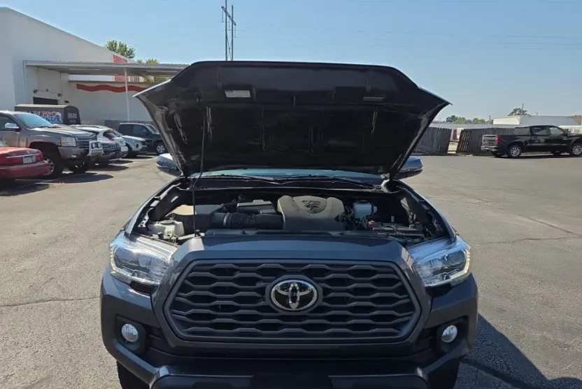 2023 Toyota Tacoma TRD Off-Road photo 1