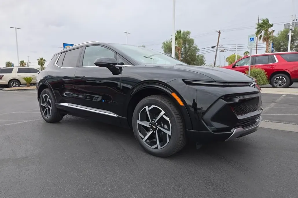 2025 Chevrolet Equinox EV 1LT photo 1