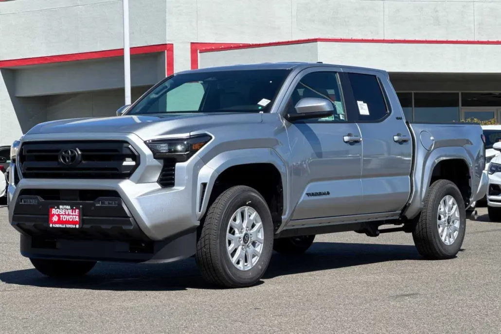 2025 Toyota Tacoma SR5 photo 1