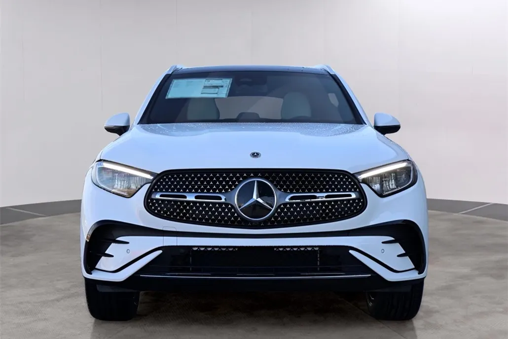 2025 Mercedes Benz GLC 300 4MATIC photo 1