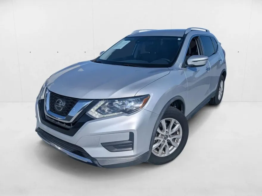 2019 Nissan Rogue SV photo 1