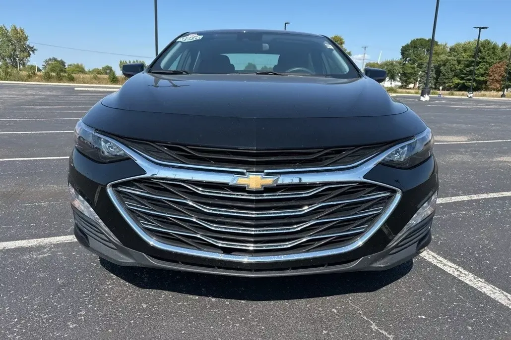 2024 Chevrolet Malibu 1LT photo 1
