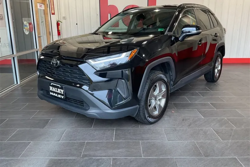 2023 Toyota RAV4 XLE photo 1