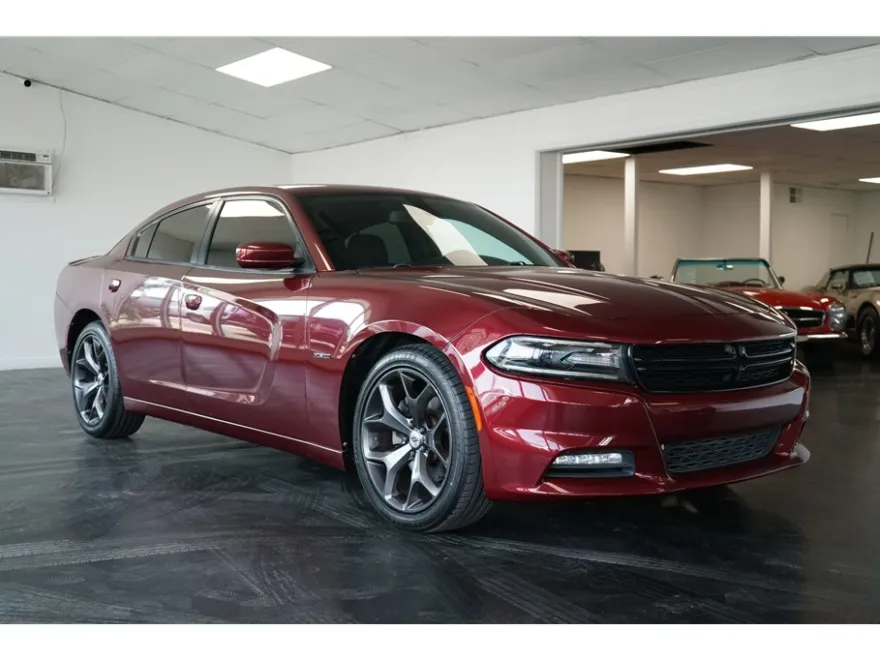 2017 Dodge Charger R/T photo 1