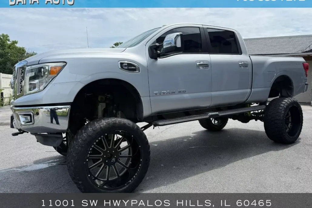 2017 Nissan Titan SL photo 1