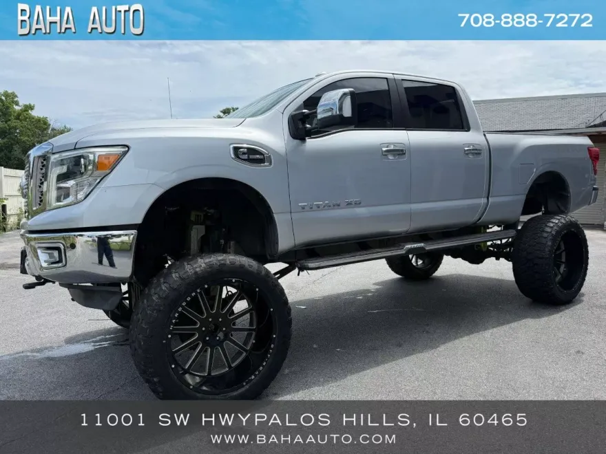 2017 Nissan Titan SL photo 1