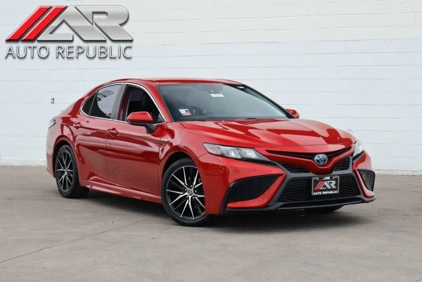 2021 Toyota Camry Hybrid SE photo 1