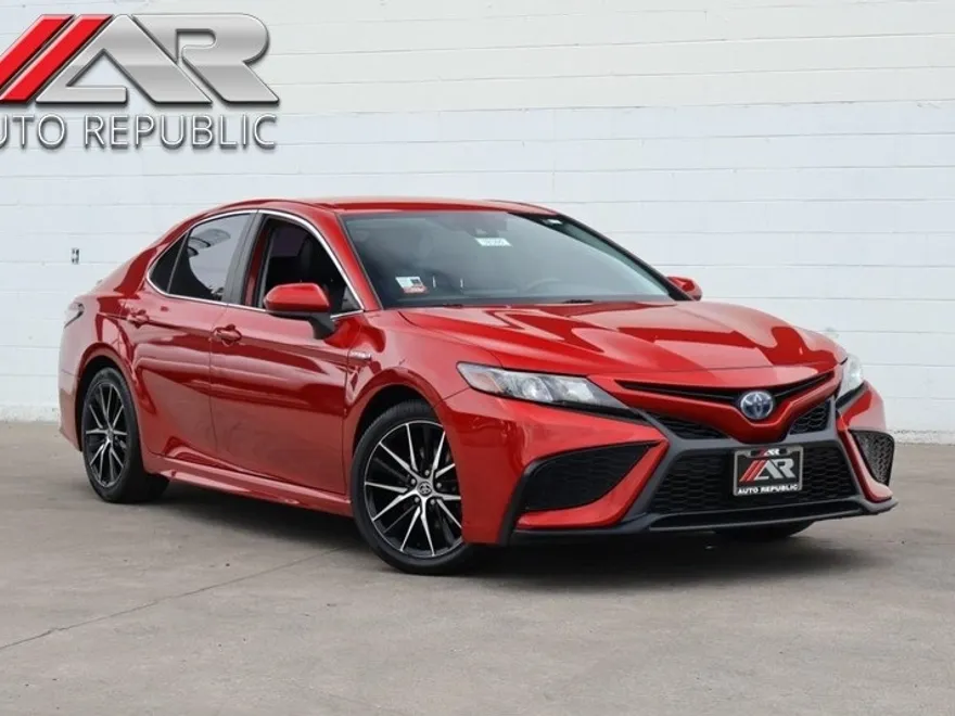 2021 Toyota Camry Hybrid SE photo 1