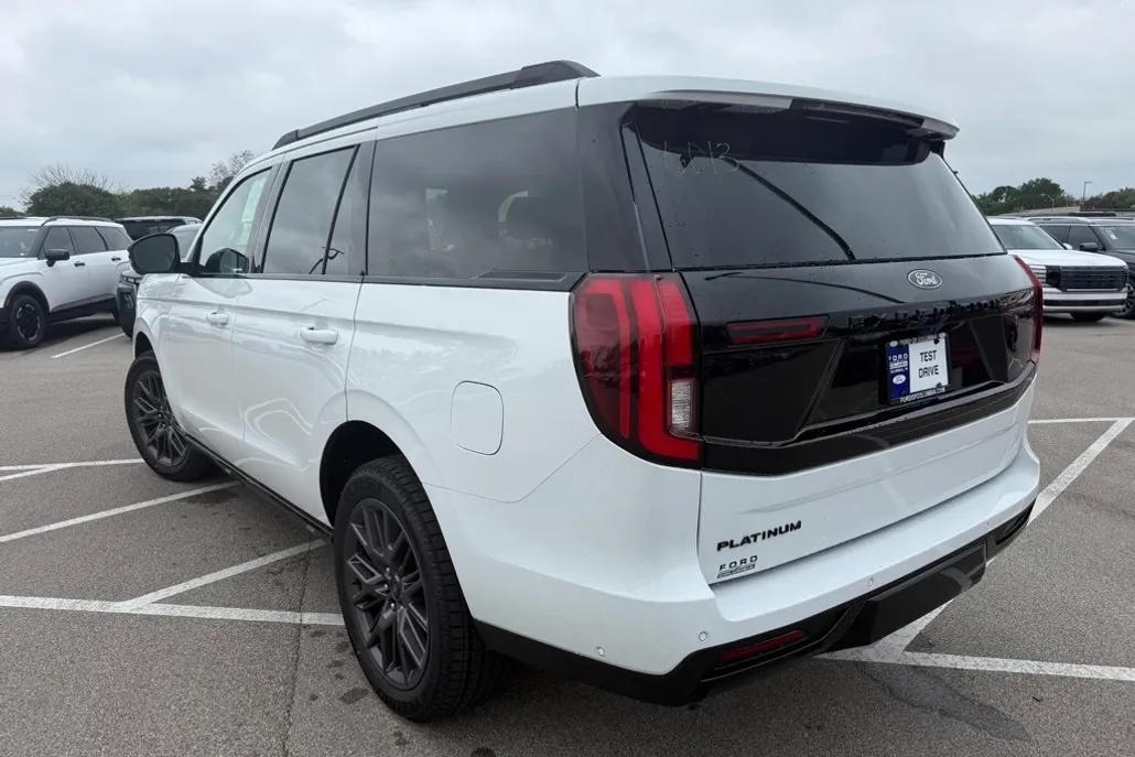 2025 Ford Expedition Platinum photo 1