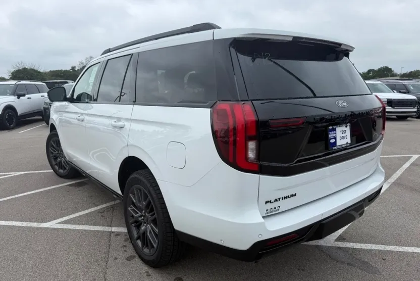 2025 Ford Expedition Platinum photo 1