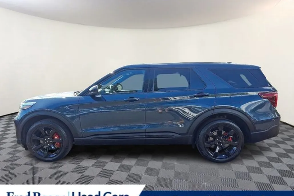 2022 Ford Explorer ST photo 1