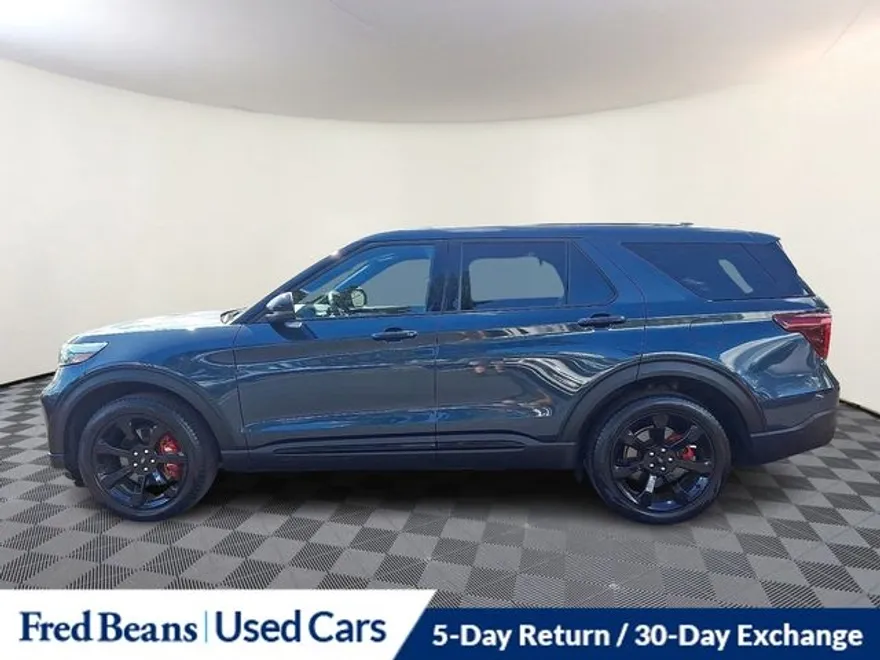 2022 Ford Explorer ST photo 1