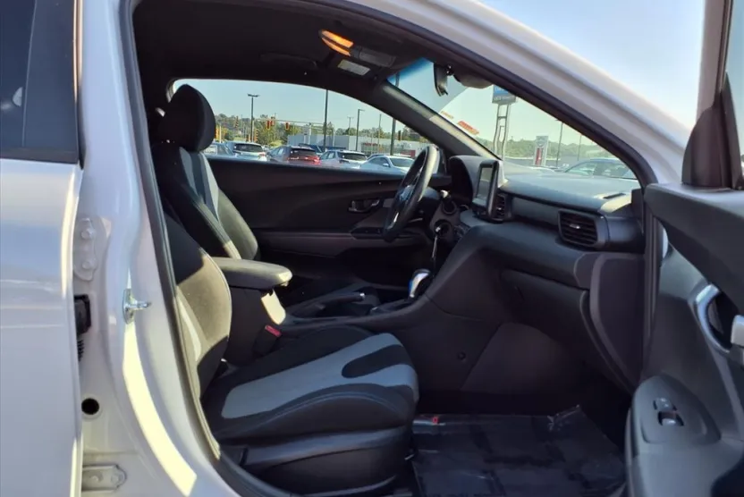 2020 Hyundai Veloster 2.0L Premium photo 1