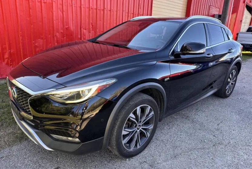 2018 Infiniti QX30 Premium photo 1