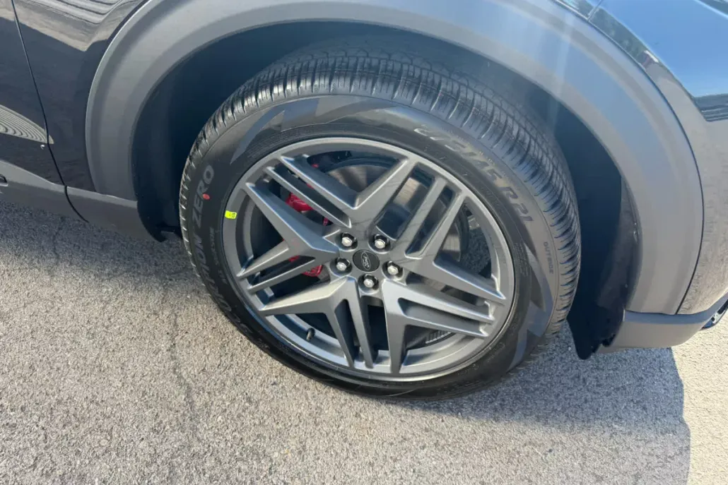 2025 Ford Explorer ST photo 1