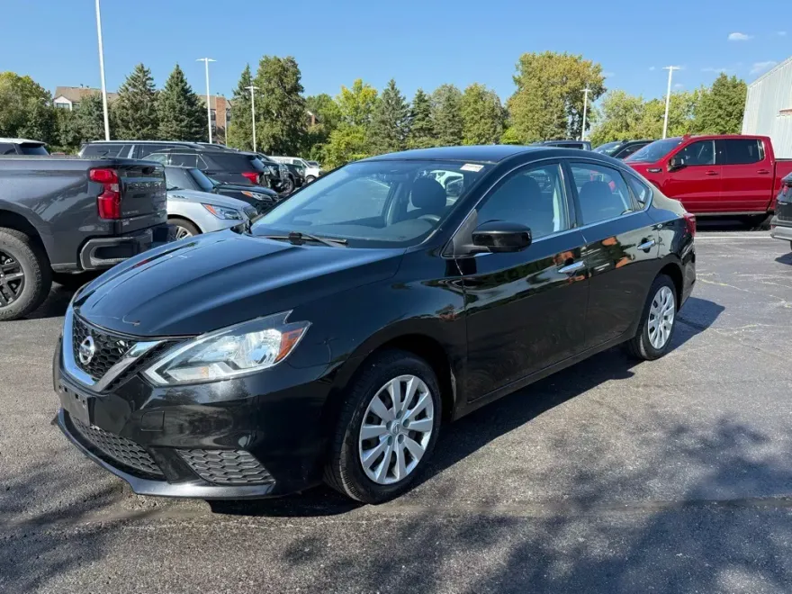2016 Nissan Sentra S photo 1