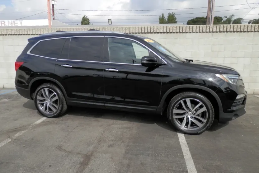 2016 Honda Pilot Elite photo 1